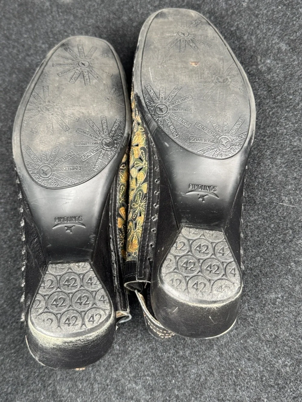PIKOLINOS Black & Gold Floral Spanish Leather Sandals, Sz 42